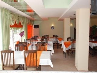 Imagen del bar/restaurante del Apartamentos Cemuhan. Foto 5