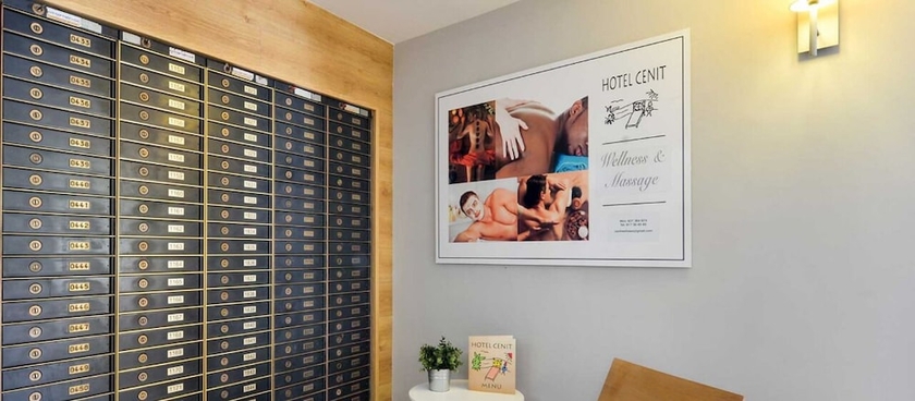 Imagen de los interiores del Apartamentos Cenit. Foto 17