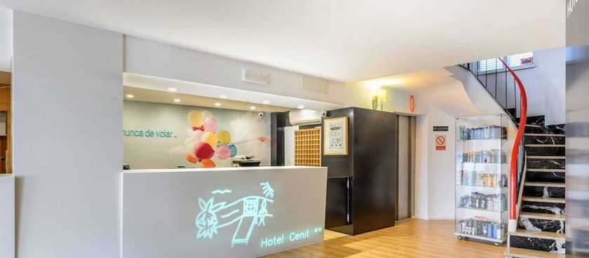 Imagen de los interiores del Apartamentos Cenit. Foto 19