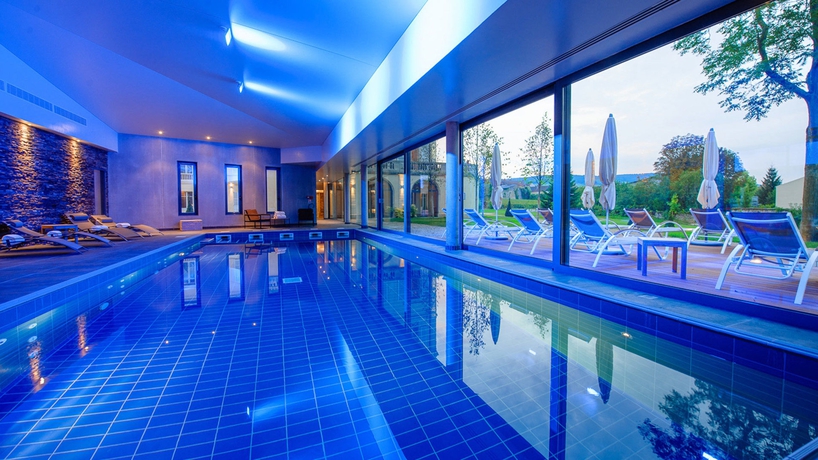 Imagen de la piscina del Apartamentos Ch&acirc;teau de C&icirc;teaux - Fontenille Collection. Foto 14