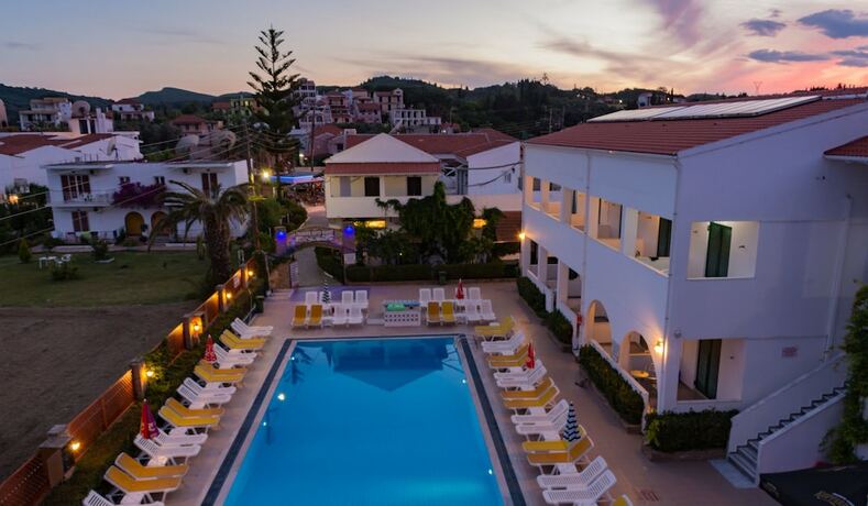 Imagen general del Apartamentos Chandris. Foto 10