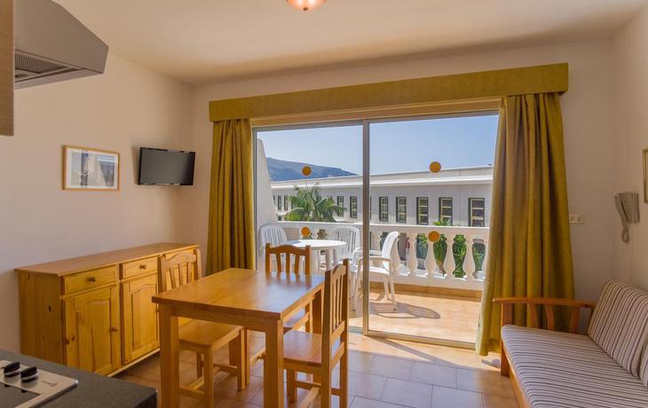 Imagen general del Apartamentos Charco Del Conde. Foto 2