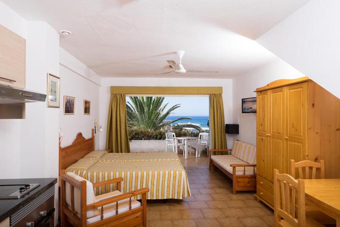 Imagen general del Apartamentos Charco Del Conde. Foto 3