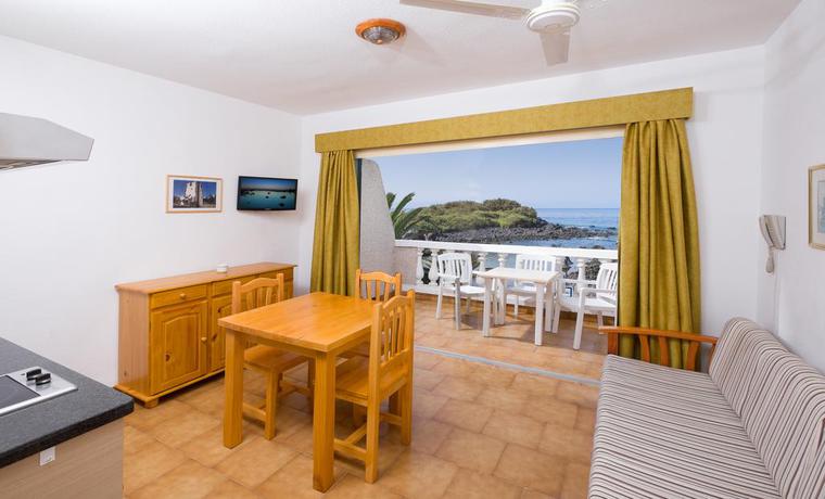 Imagen general del Apartamentos Charco Del Conde. Foto 4