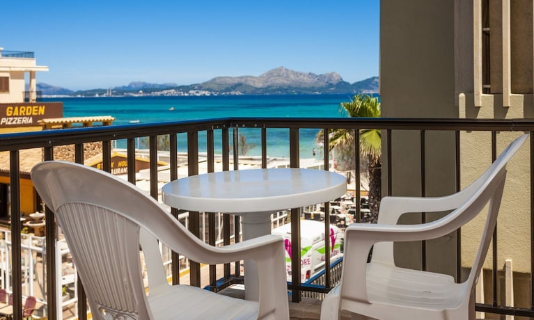 Imagen de los exteriores del Apartamentos Charlys. Foto 13