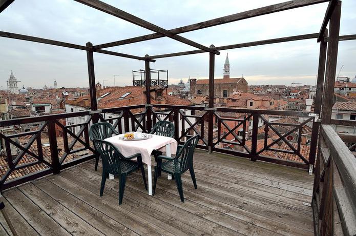 Imagen de los exteriores del Apartamentos Charming Venice. Foto 20