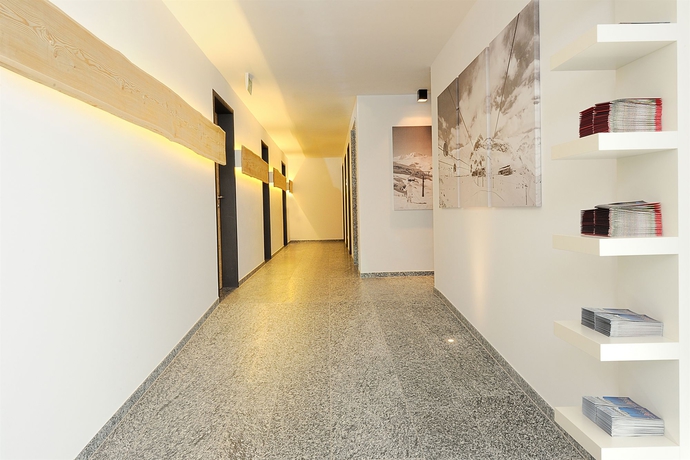 Imagen de los interiores del Apartamentos Chasa Altana. Foto 15