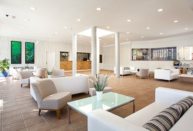 Imagen de los interiores del Apartamentos Checkin Bungalows Atlantida. Foto 19
