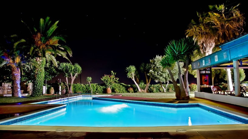 Imagen de la piscina del Apartamentos Classic Apartments. Foto 14