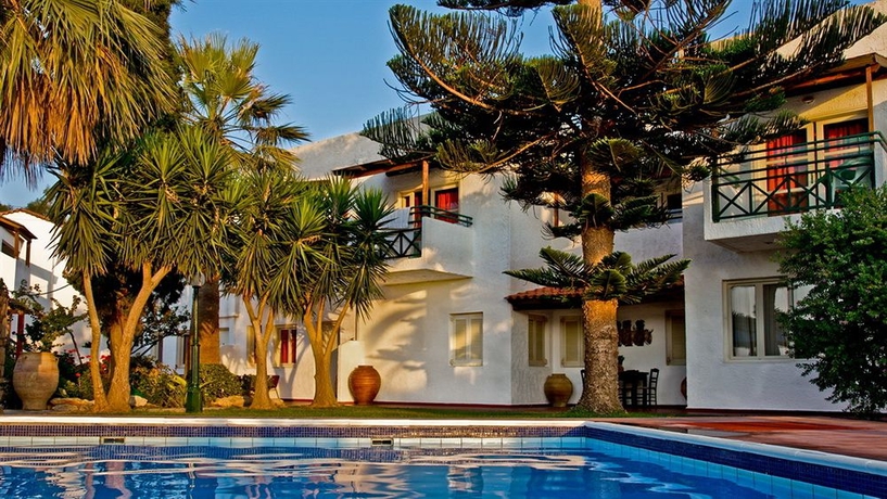 Imagen de la piscina del Apartamentos Classic Apartments. Foto 15