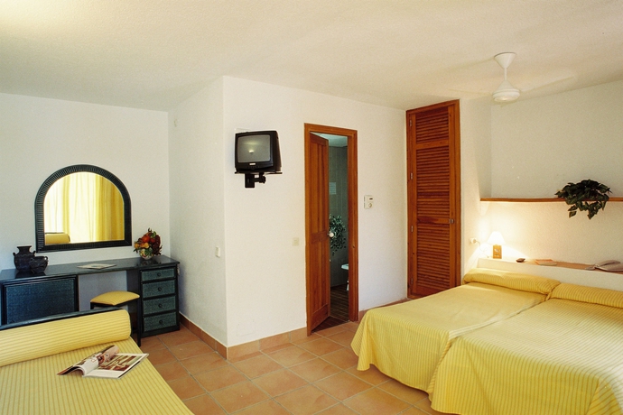 Imagen de la habitación del Apartamentos Club Cala Azul. Foto 3