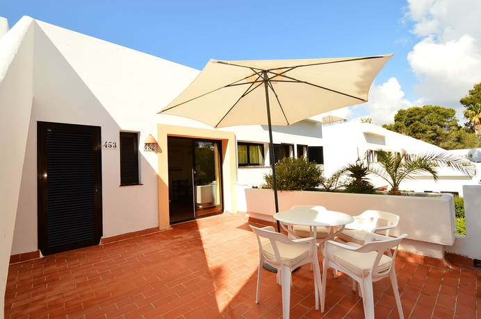 Imagen de los exteriores del Apartamentos Club Cala Azul. Foto 9