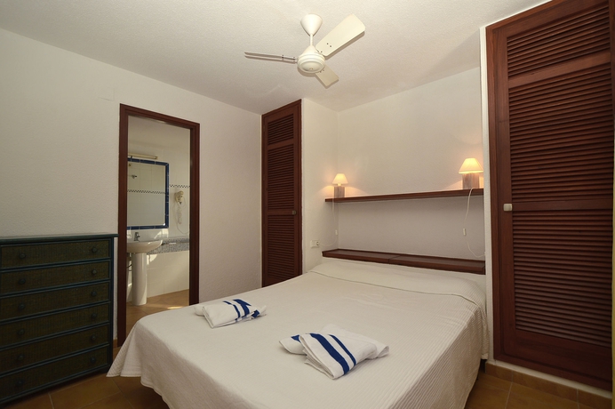 Imagen de la habitación del Apartamentos Club Cala Azul. Foto 4