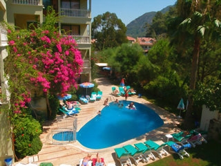 Imagen de la piscina del Apartamentos Club Petunya Apart. Foto 5