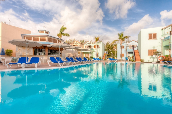 Imagen de la piscina del Apartamentos Club Vista Serena. Foto 15