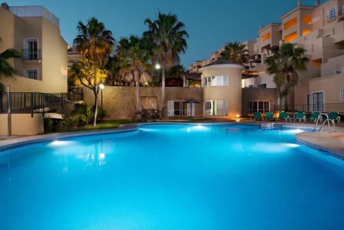 Imagen de la piscina del Apartamentos Colina Del Paraiso by Checkin. Foto 18