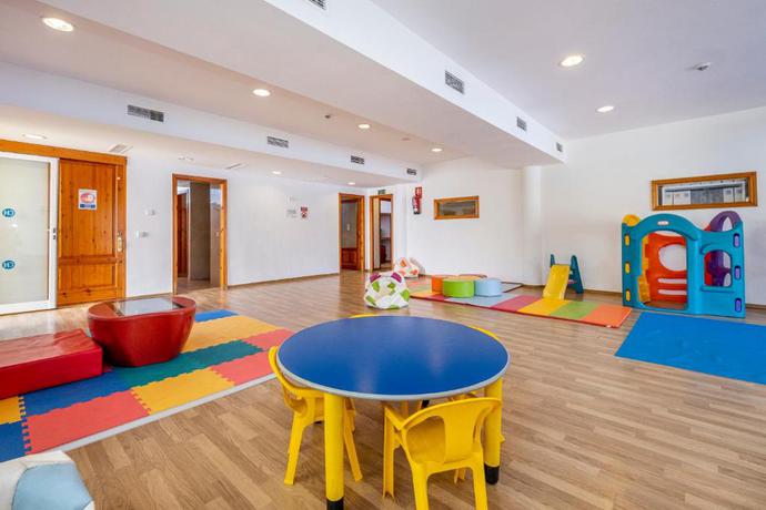 Imagen de los interiores del Apartamentos Comitas Isla del Aire. Foto 6