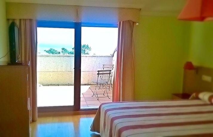 Imagen de la habitación del Apartamentos Complejo Turístico Raeiros. Foto 5