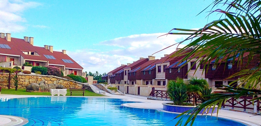 Imagen de la piscina del Apartamentos Complejo Turístico Raeiros. Foto 11