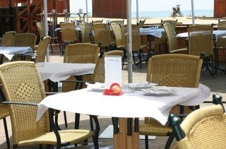 Imagen del bar/restaurante del Apartamentos Complejo el Remo. Foto 5