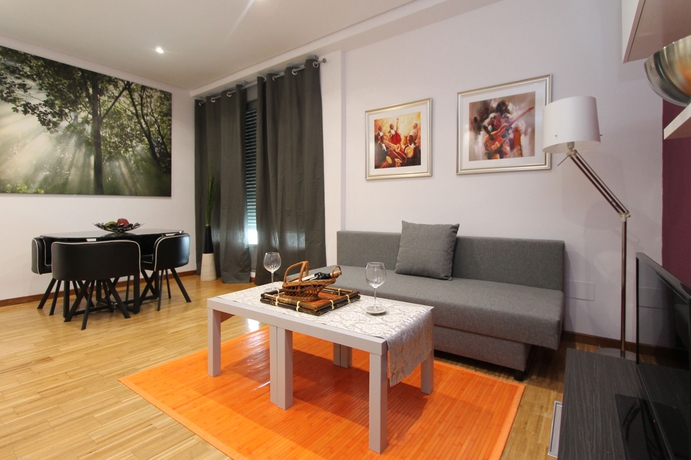 Imagen de los interiores del Apartamentos Conde Duque. Foto 14