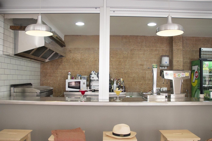 Imagen del bar/restaurante del Apartamentos Coral California. Foto 5