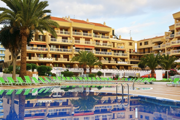 Imagen de la piscina del Apartamentos Coral Compostela Beach. Foto 13