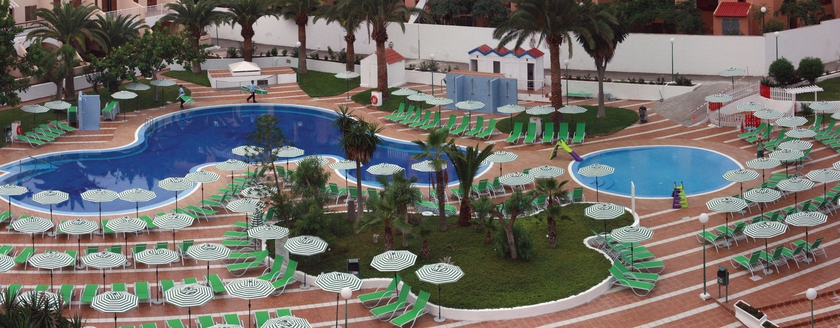 Imagen de la piscina del Apartamentos Coral Compostela Beach. Foto 16