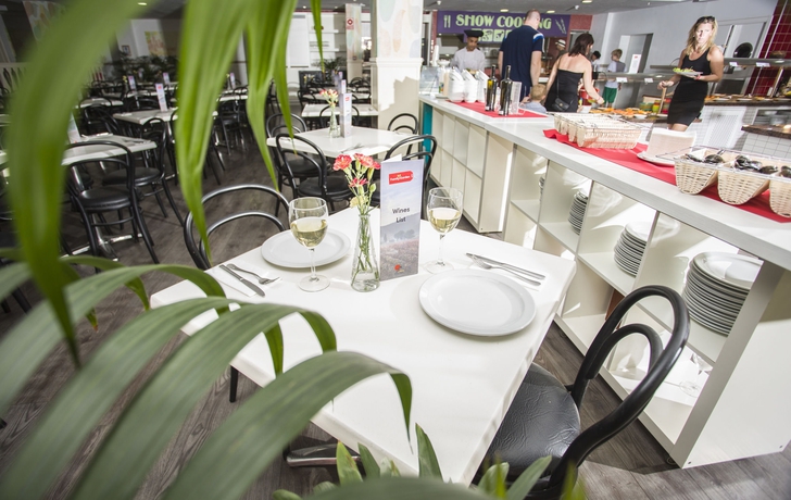 Imagen del bar/restaurante del Apartamentos Coral Compostela Beach. Foto 4