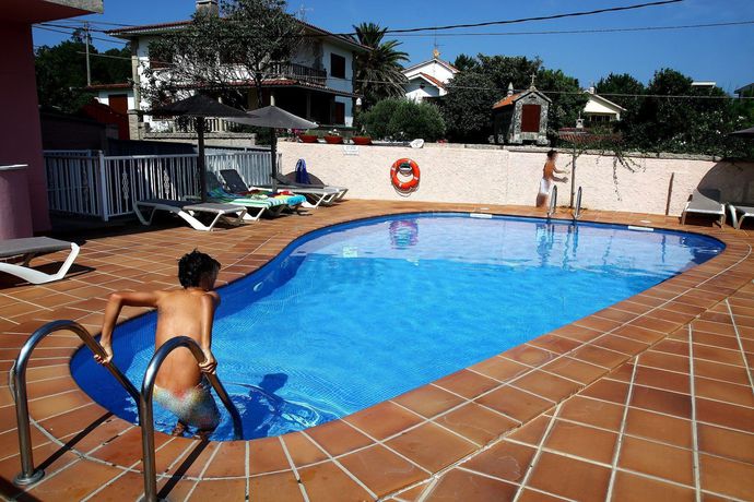 Imagen de la piscina del Apartamentos Coral do Mar I. Foto 14