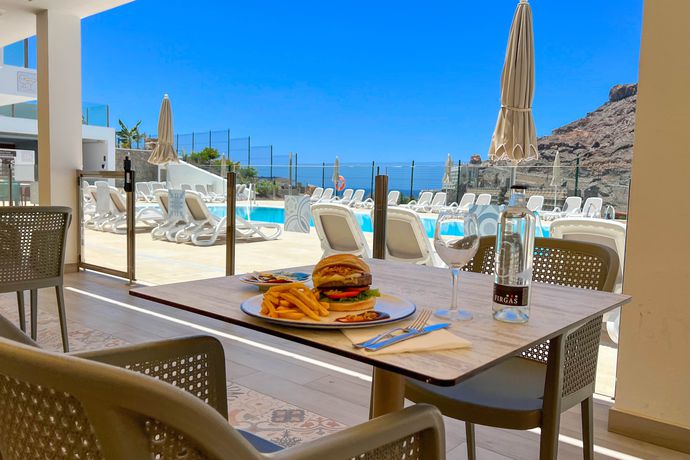 Imagen del bar/restaurante del Apartamentos Cordial Magec Taurito. Foto 2