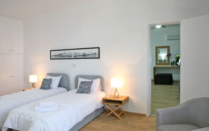 Imagen de la habitación del Apartamentos Corina Suites. Foto 12