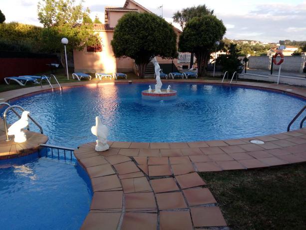 Imagen de la piscina del Apartamentos Cormoran, Lanzada. Foto 12