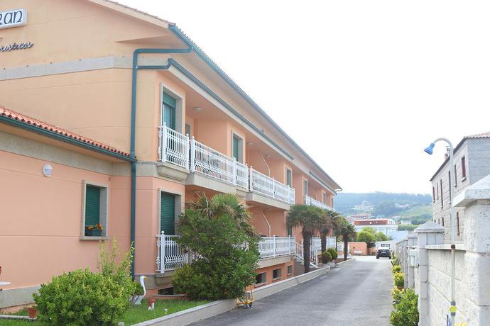 Imagen de los exteriores del Apartamentos Cormoran, Lanzada. Foto 7