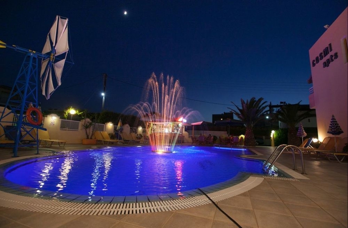 Imagen de la piscina del Apartamentos Cosmi Apartments By Estia. Foto 12