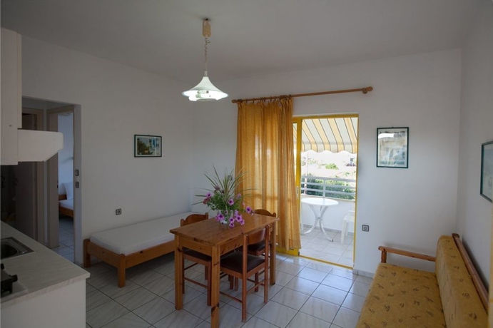 Imagen de los interiores del Apartamentos Cosmi Apartments By Estia. Foto 9