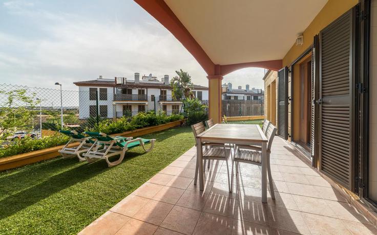 Imagen de los exteriores del Apartamentos Costa Luz Costa Esuri. Foto 11