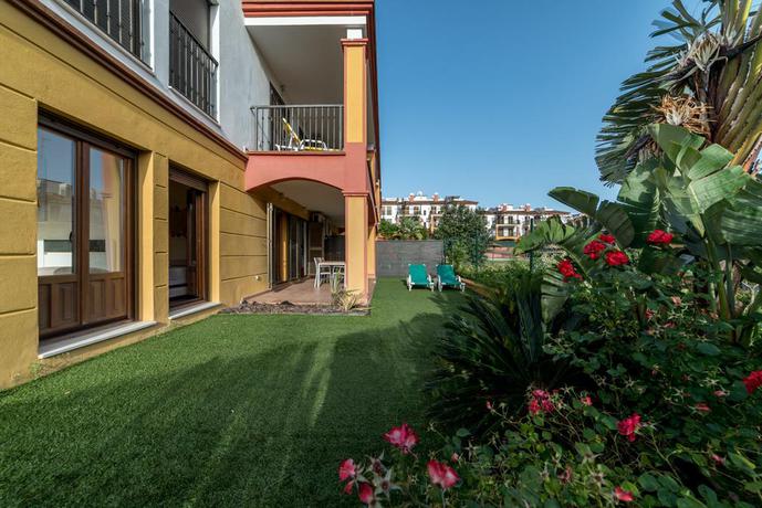 Imagen de los exteriores del Apartamentos Costa Luz Costa Esuri. Foto 12