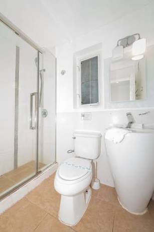 Imagen de la habitación del Apartamentos Courtyard Two-bedroom Apartments By Royal Stays. Foto 4