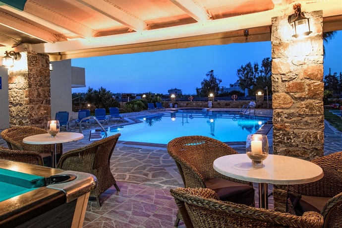 Imagen de la piscina del Apartamentos Cretan Family. Foto 11