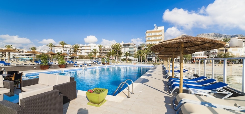 Imagen de la piscina del Apartamentos Daina. Foto 19