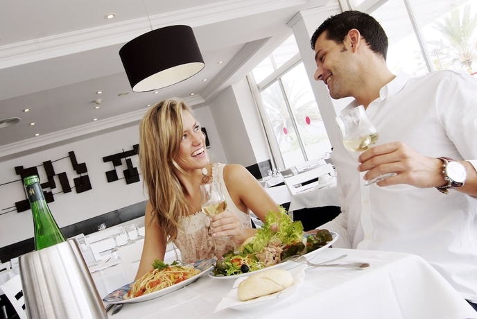 Imagen del bar/restaurante del Apartamentos Daina. Foto 7