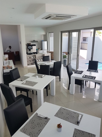 Imagen del bar/restaurante del Apartamentos Daisy Place. Foto 4