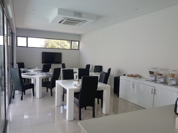 Imagen del bar/restaurante del Apartamentos Daisy Place. Foto 5