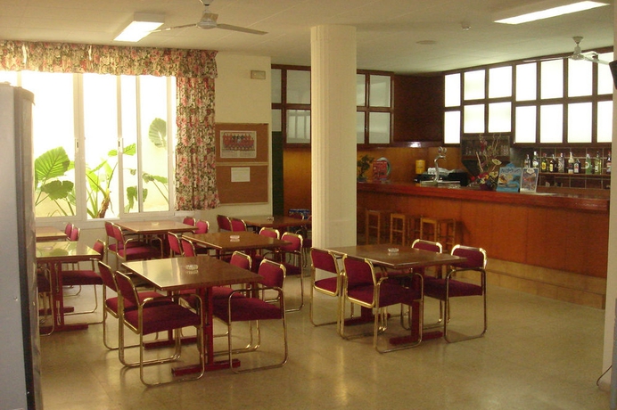Imagen del bar/restaurante del Apartamentos Dalia, Lloret de Mar. Foto 4
