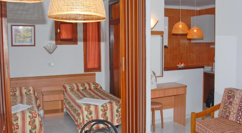 Imagen general del Apartamentos Del Rey, Cala Portinatx. Foto 3