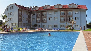 Imagen de la piscina del Apartamentos Dena, Mea&ntilde;o. Foto 7