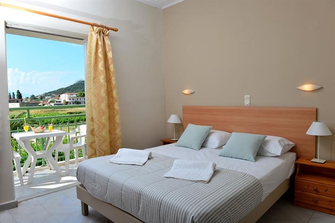 Imagen general del Apartamentos Dennis Studios, Alikanas. Foto 3