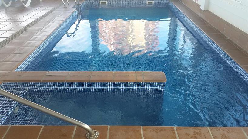 Imagen de la piscina del Apartamentos Destinos de Sol Roquetas de Mar - Montep&iacute;o Miner&iacute;a. Foto 11