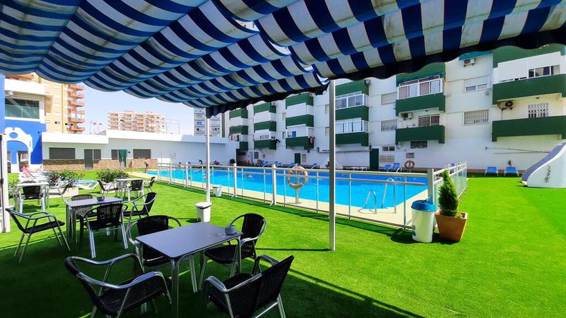 Imagen de la piscina del Apartamentos Destinos de Sol Roquetas de Mar - Montep&iacute;o Miner&iacute;a. Foto 12